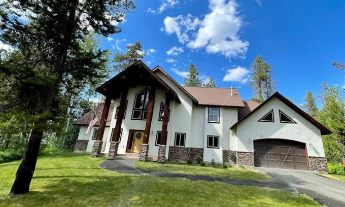 Fir Grove Estates Apartment | Luxurious Cabin with Hot Tub, Large Yard, Fire Pit