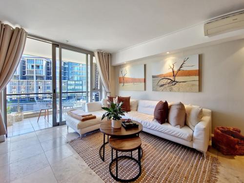 Victoria and Alfred Waterfront Apartment | Luxurious, Canal Apt w Pool+WIFI, V&A on Doorstep