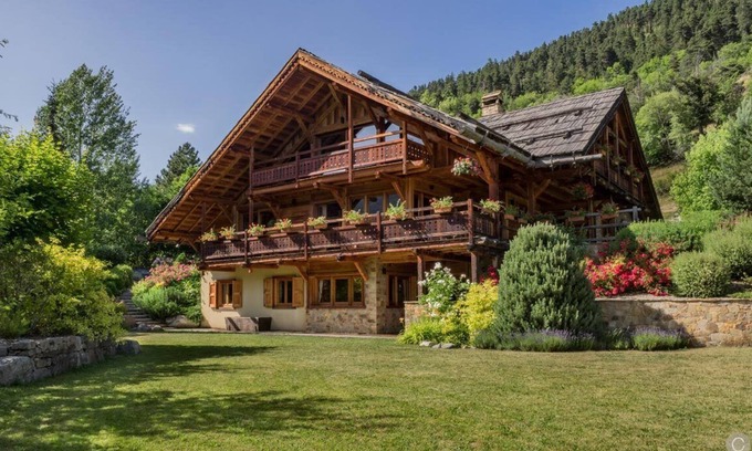 La Salle-les-Alpes Ski Chalet | Luxurious Chalet in Southern French Alpes