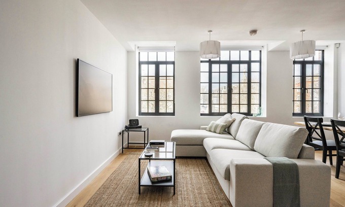 Norwich Apartment | Luxurious city stay w/stunning views of Norwich’s historic 11th-century market.