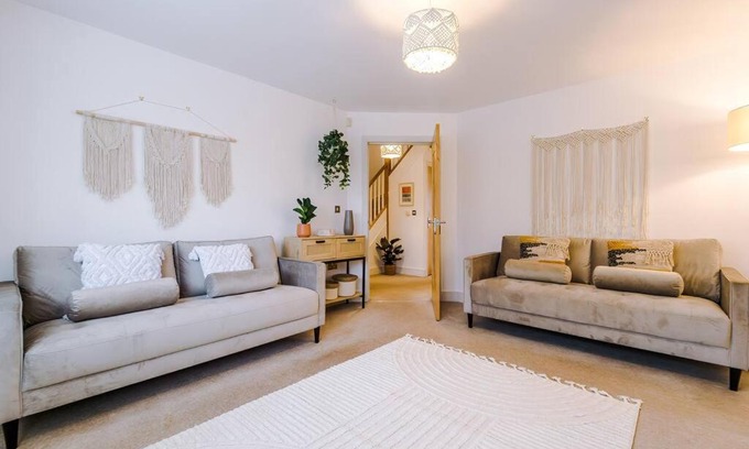 Chester House | Luxurious Cosy 4BR Home Cheshire
