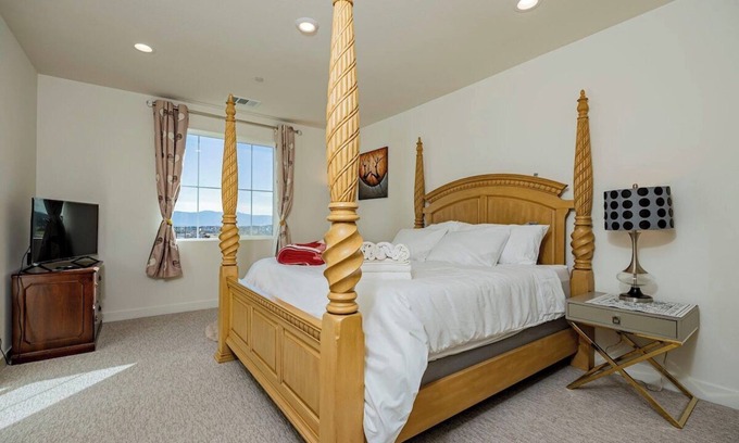 Ontario Apartment | Luxurious Cozy Ontario Home Ideal Family Retreat