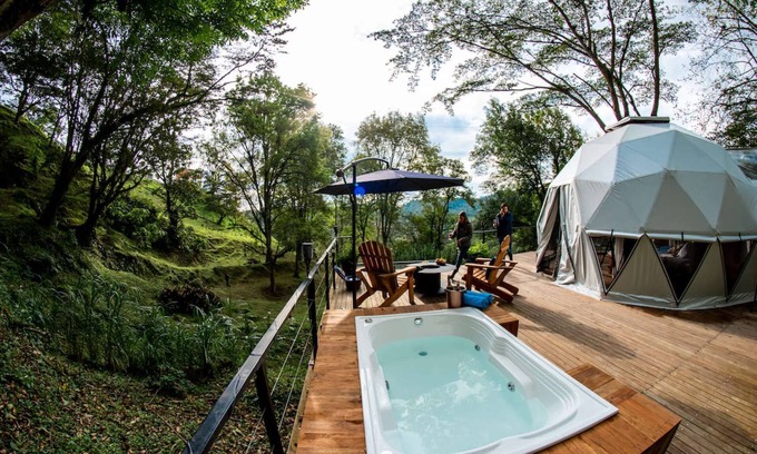 San Francisco House | Luxurious dome-type glamping located under the shade of gigantic trees