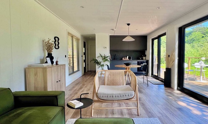 Market Drayton Cabin | Luxurious Eco Cabin with River Views