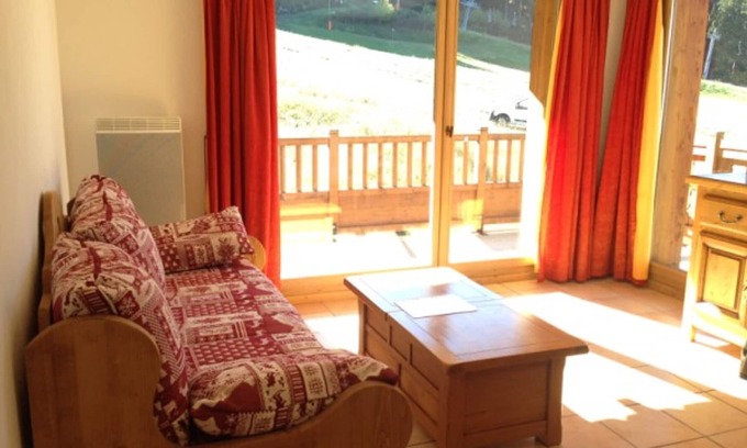 Prapoutel Apartment | Luxurious 3-BR Cabin at the Foot of the Slopes with Spa Access