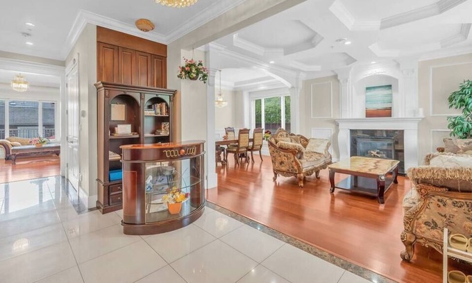 Vancouver South House | Luxurious Getaway in Vancouver Your Ensuite Oasis