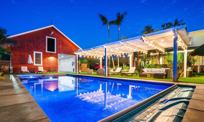 Lincoln Acres Villa | Luxurious Historic 3 Acre Starkey Estate/Pool/Hot Tub/Pool Table/Sleeps 46