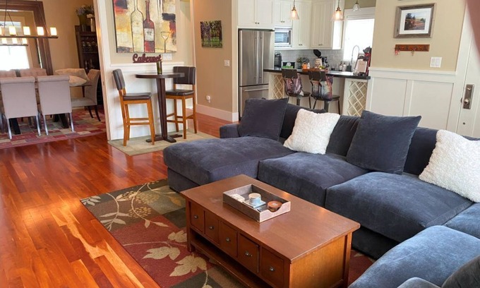 Healdsburg House | Luxurious Home 3 Blocks from Downtown Healdsburg Plaza!