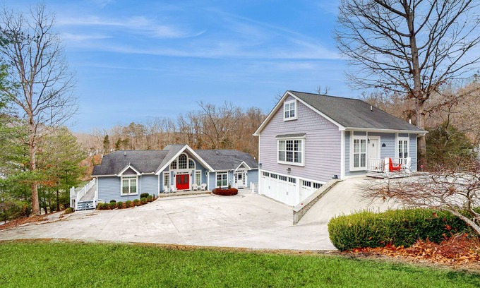 La Follette Cabin | Luxurious Lake Norris Lakefront w/Private Dock, Slide, Fire Pit, Game Room