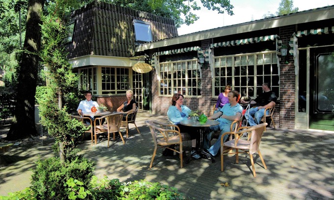 Hoge Hexel Ski Chalet | Luxurious lodge with airco, located beside a lake