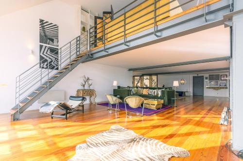 Lisbon Old Town Apartment | Luxurious Loft - River View