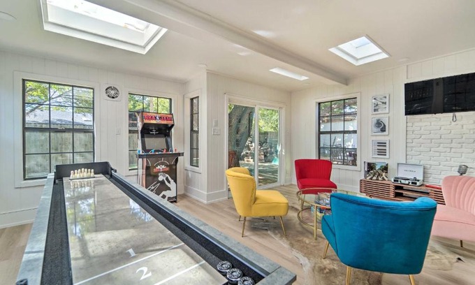 Lubbock House | Luxurious Lubbock Home Fire Pit, Outdoor TV!