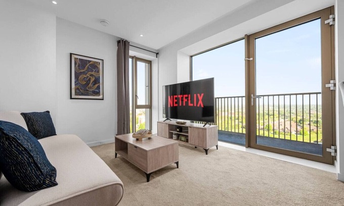 Salford Apartment | Luxurious Modern High Rise: Central Manchester