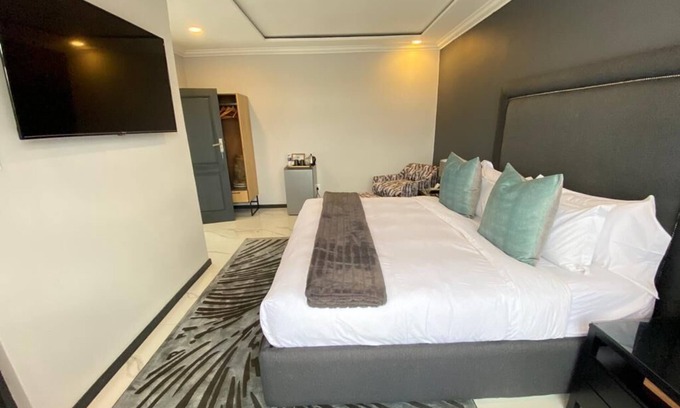 Bulawayo Apartment | Luxurious Mangethe Suite - 2206