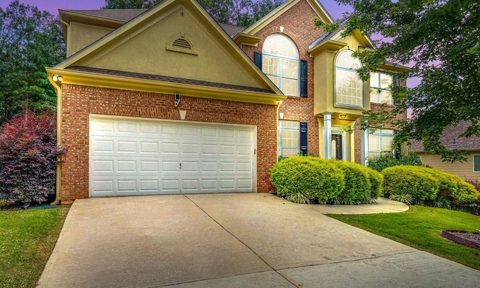 Atlanta House | Luxurious Mini Mansion