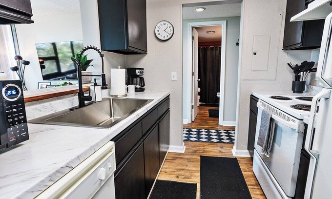 Columbia Condo | Luxurious Modern Condo with Stadium View