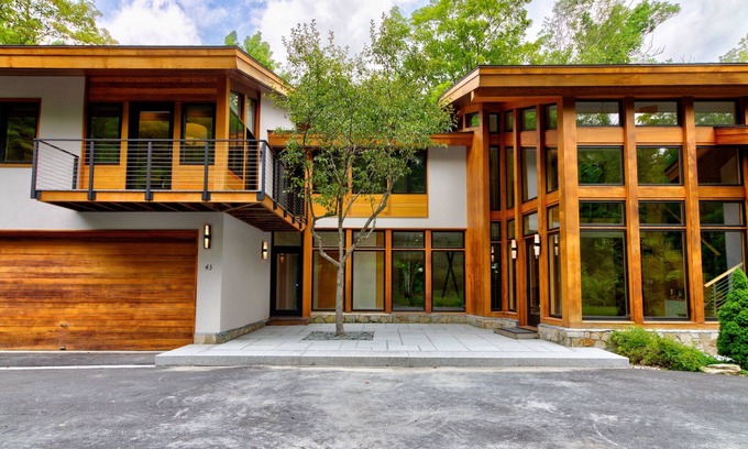 Stratton Mountain House | Luxurious Modern Home Steps to Gondola & Village