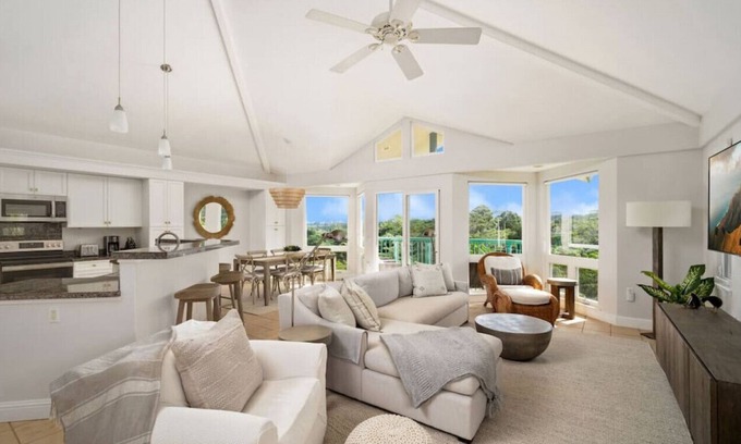 Kaiulani House | Luxurious Monthly North Shore Home in Gated Community