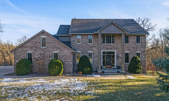 Grimes House | Luxurious Nature Retreat Sleeps 16+ Hot Tub