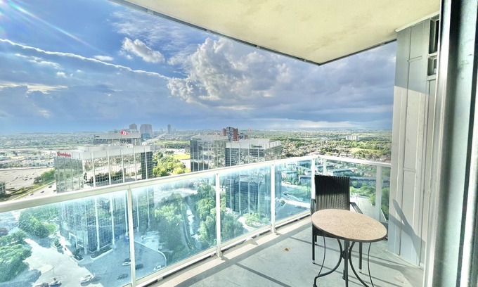 Downtown Mississauga Condo | Luxurious One bedroom Condo