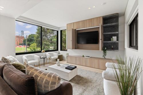 Glebe Apartment | Luxurious Parkside 4BR Terrace House w/Garage