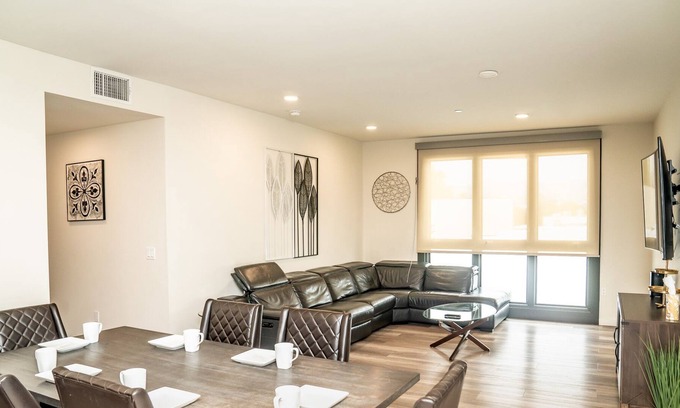 Pico - Robertson Apartment | Luxurious Penthouse In Beverly Hills - Sleeps 10