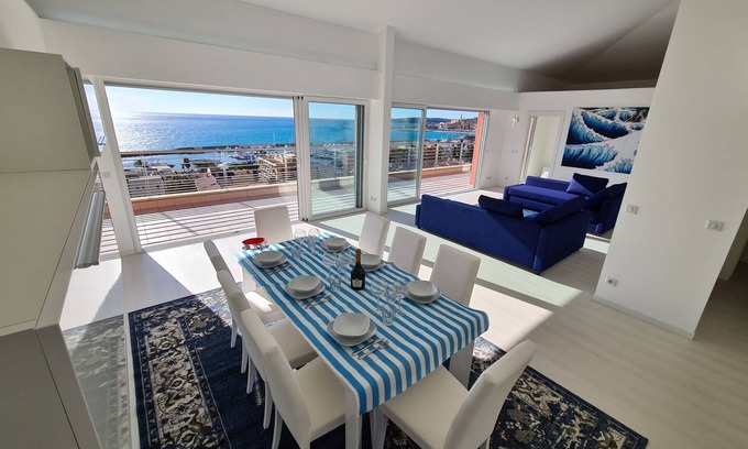 Alpes-Maritimes Apartment | Luxurious penthouse with magnificent views over the bay of Menton 10 Peoples