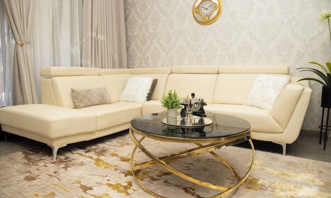 Greater Johannesburg Metropolitan Area Apartment | Luxurious property that offers excellent services. Only 5mins away from the mall
