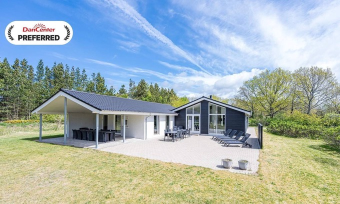 Henne House | Luxurious Retreat in Henne Strand-By Traum