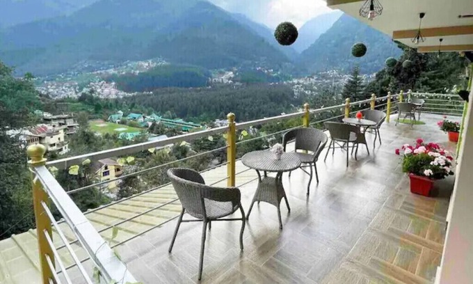 Manali Apartment | Luxurious Room with Hottub, Olive Manali Cottage