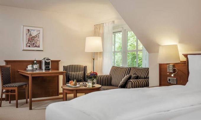 Ootmarsum Hotel | Luxurious Stay with Stunning Garden Views – Near Historic Huis Singraven