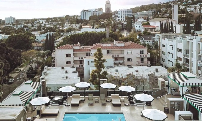 Norma Triangle Hotel | Luxurious Suite Close to Universal Studios Hollywood! Rooftop Heated Pool!