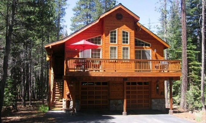 Truckee Cabin | Luxurious Tahoe Donner Cabin/Pool Table/Resort Amenities/Hot Tub seats 7