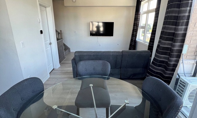 Airport Road Business Centre House | Luxurious townhouse condo yyz