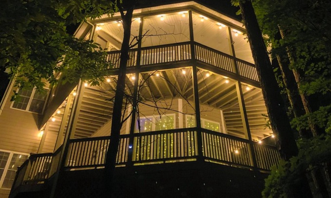 Helen House | Luxurious Tree House Retreat with wrap around balconies and Hot Tub