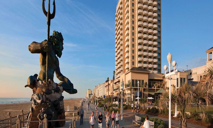 Northeast Virginia Beach Resort | Luxurious two bedroom at the sophisticated Oceanaire Resort Hotel on VA Beach.