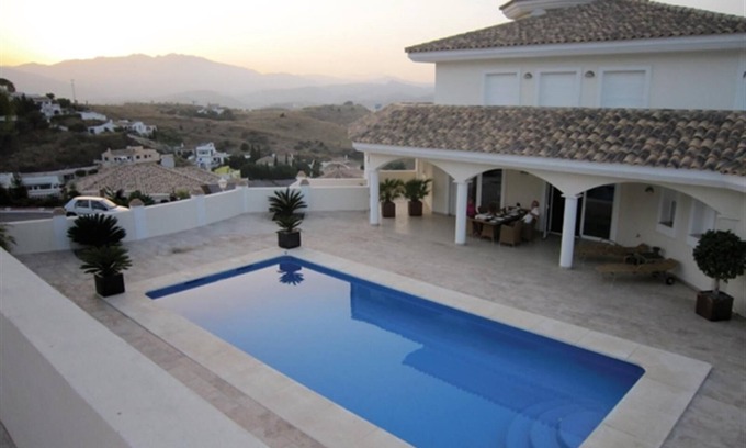 Mijas Villa | 'Luxurious villa in the sun' with Sea & Mountain View, Pool, A/C & Wi-Fi