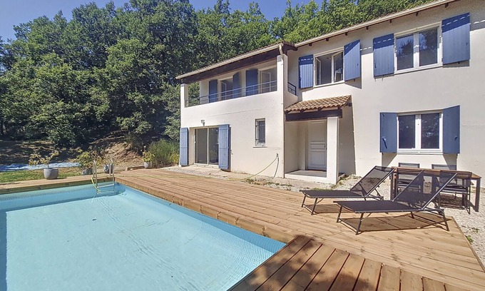 Mons House | Luxurious Villa near Lake Saint-Cassien: 5BR, Private Pool, Golf, Vineyard, Forest, Scenic Views