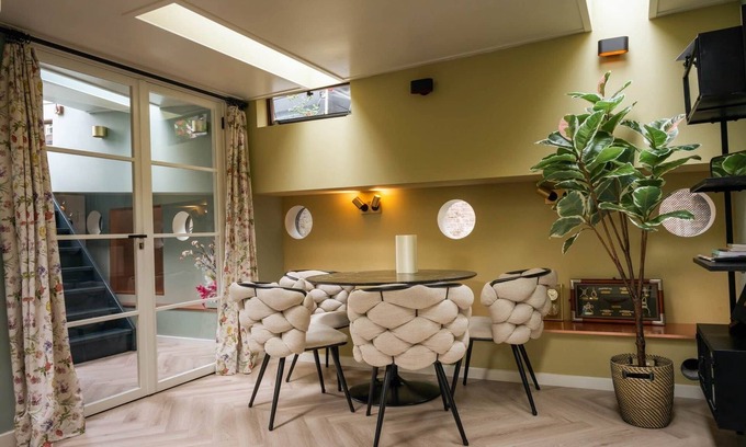 Nieuwmarkt en Lastage Boat Rental | Luxurious wellness houseboat - Sailors Suite