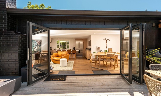 Geyserville House | Luxurious Wine Country Oasis-Complimentary wine tasting at Croix included!
