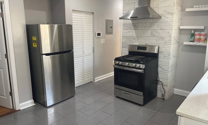 Newark Apartment | Luxuriously furnished 3 BR apartment