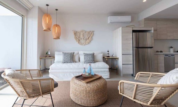 Zona Norte Apartment | Luxury 1 Bedroom Beachfront Apartment In Morros IO 402