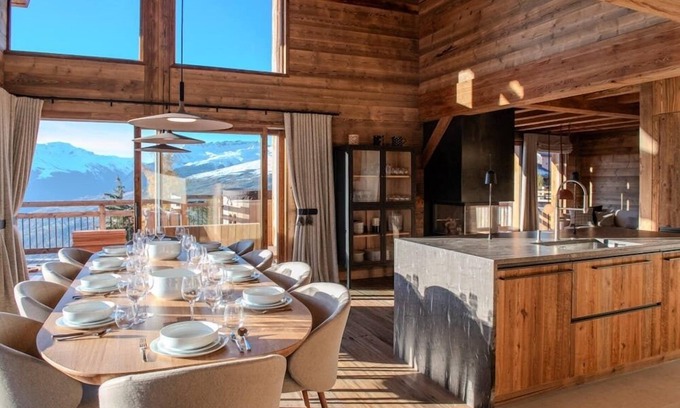 Vallandry Ski Chalet | Luxury 10 person, 5 bedroom chalet with hot tub, sauna and steam room.