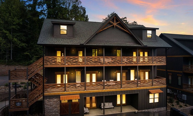 Gatlinburg - Pigeon Forge Cabin | Luxury 10BR Cabin w/Indoor Pool, Theater, Game Room Sleeps 42!