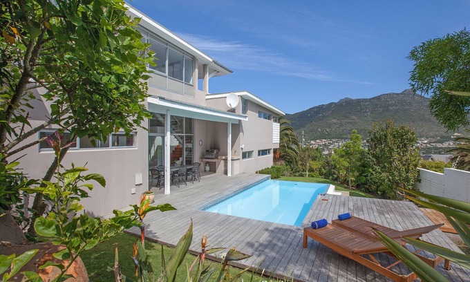 Hout Bay Villa | Luxury 12 bed villa with pool & amazing views, no load-shedding, aircon