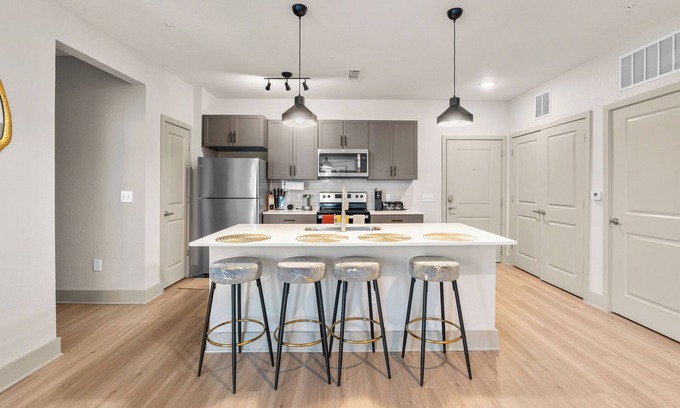 East Ybor Apartment | Luxury 1BR with Pool & Fire Pit