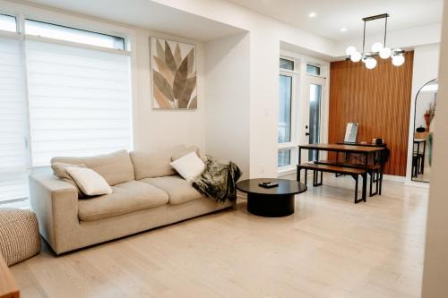 Ajax Villa | Luxury 2-Bed Townhouse Near Waterfront & Downtown