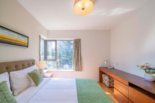 Xujiahui Apartment | Luxury 2 Bedroom Apartment Xujiahui Shopping District