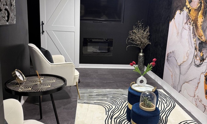 Conyers House | Luxury 2 Bedroom with full kitchen