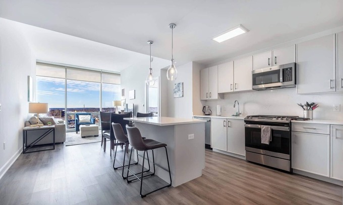 Downtown Apartment | Luxury 2 BR Apt with Gym